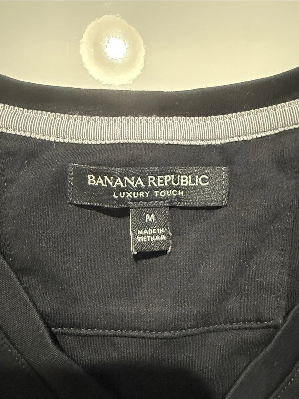 Banana Republic LUXURY-TOUCH V-NECK T-SHIRT Sz M